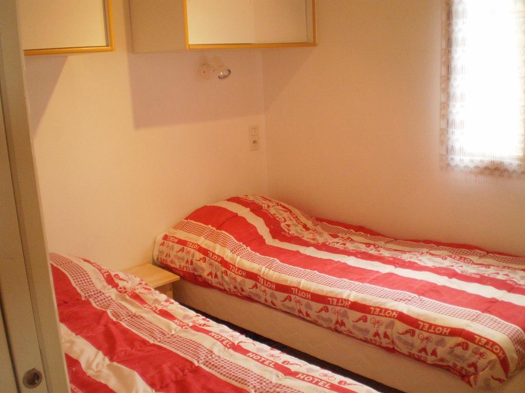 Gite Les Roziers Montmurat Room photo